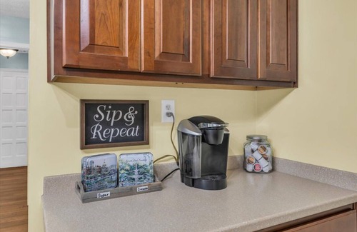 Bloomingdale Casa | This house is a 4 bedroom(s), 3 bathrooms, located in Bloomingdale , GA.