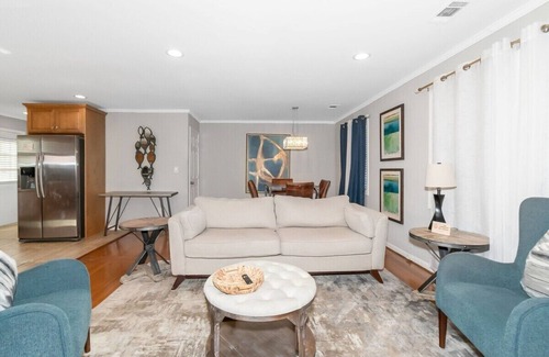 Church Street Casa | This house is a 5 bedrooms, 3 bathrooms, located in Atlanta, GA.