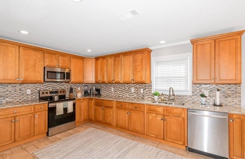 Church Street Casa | This house is a 5 bedrooms, 3 bathrooms, located in Atlanta, GA.