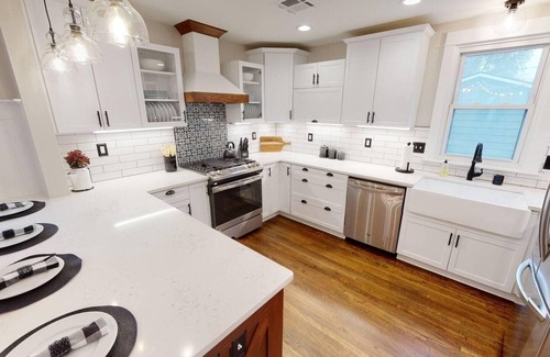 Wichita Casa | This house is a 6 bedroom(s), 3.5 bathrooms, located in Wichita, KS.