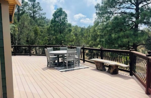 Ruidoso Downs Casa | This is a luxurious two-story mountain retreat tucked in Ruidoso Downs, NM.