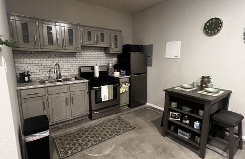Biggs Field Apartamento | This is a luxuriously new cozy studio