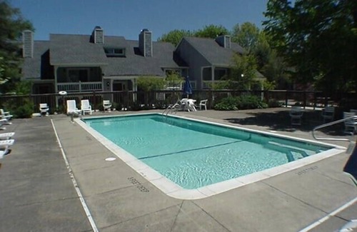 Chautauqua Condominio | This is a timeshare condominium complex located on the northern end of Chautauqua Institution at 20 Elm Lane.
