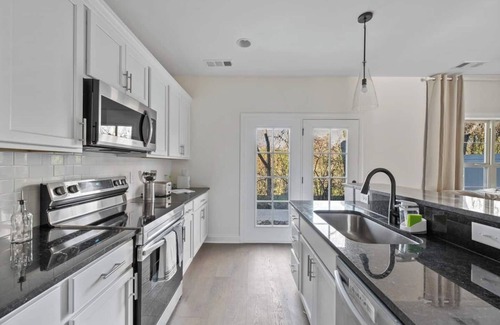 Lakewood Casa | This townhouse is a 3 bedroom(s), 2.5 bathrooms, located in Nashville, TN.