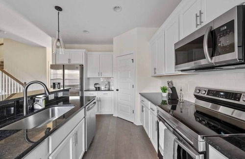 Lakewood Casa | This townhouse is a 3 bedroom(s), 2.5 bathrooms, located in Nashville, TN.