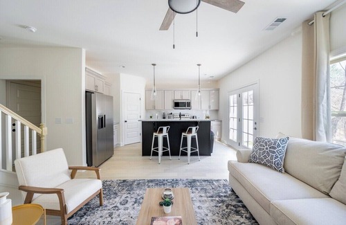 Lakewood Casa | This townhouse is a 3 bedroom(s), 2.5 bathrooms, located in Nashville, TN.