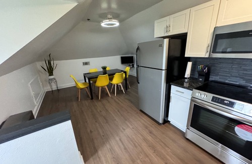 Algiers Casa | This two-story modern retreat house is the perfect spot to rest and relax