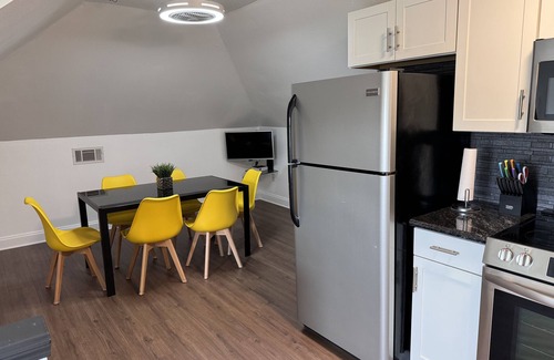 Algiers Casa | This two-story modern retreat house is the perfect spot to rest and relax