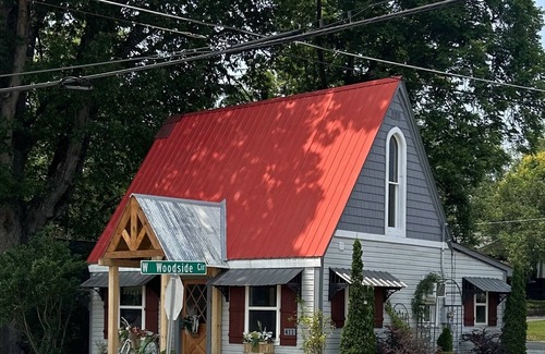 Liberty Cabaña | This unique Country Cottage is located close to Clemson, Easley & Greenville.