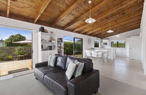 Omaha Casa | This Way To The Beach - Omaha