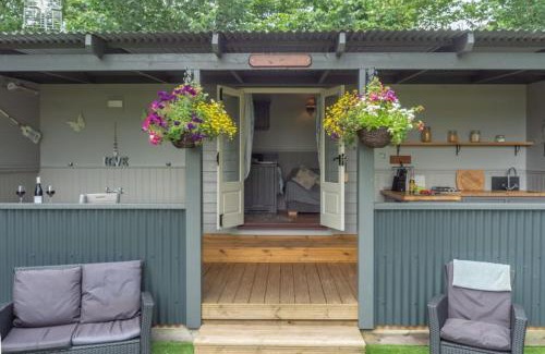 Thetford Cabina | Thompson Hall Retreat
