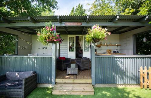 Thetford Cabina | Thompson Hall Retreat