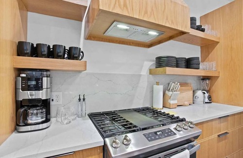 South Lamar Casa | Thonton Unit A & B