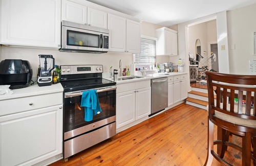 South of Broad Apartamento | Three Bedroom Apartment in Historic District With Parking!