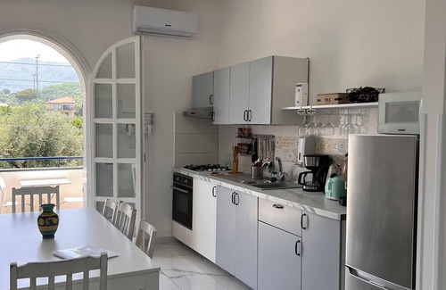 Piazza-Tralia-Pendolo Apartamento | Apartamento con piscina y vista impresionante al Golfo di Napoli