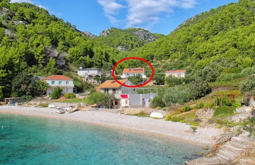 Gdinj Apartamento | Apartamento de tres habitaciones con terraza y vista al mar Bahía Skozanje, Hvar (A-4024-b)