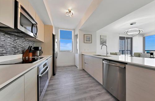 Hallandale Beach Apartamento | Three-Bedroom Beachwalk Resort Apartment