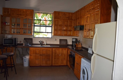 Arthurs Seat Casa | Three Bedroom Bungalow with Swimming Pool, 3/4 Acre of Land, Sleeps 7