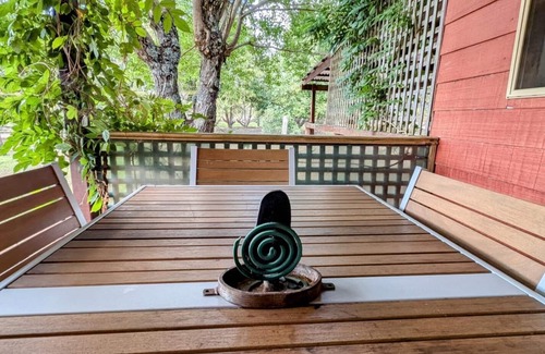 Peerabeelup Cabaña | Three Bedroom Cottage - Sleeps 8 - Self contained 3 Bedroom Cottage 1 King, 1 Queen and 2 Bunks
