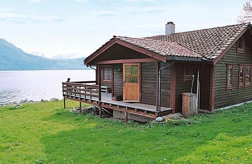Eid Casa | Three-Bedroom Holiday home in Nordfjordeid 2