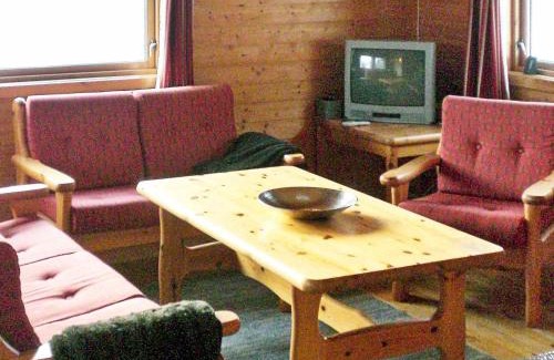 Eid Casa | Three-Bedroom Holiday home in Nordfjordeid 2