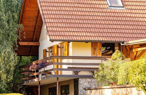 Cerklje ob Krki Casa | Three Bedroom Holiday Home Emaj with Sauna