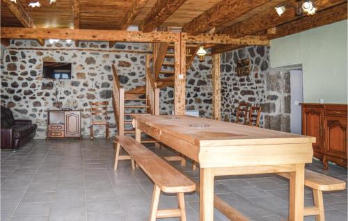 Saint-Hippolyte Casa | Three-Bedroom Holiday Home In Cheylade