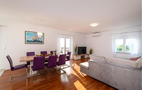 Krusevo Casa | Three-Bedroom Holiday Home In Krusevo