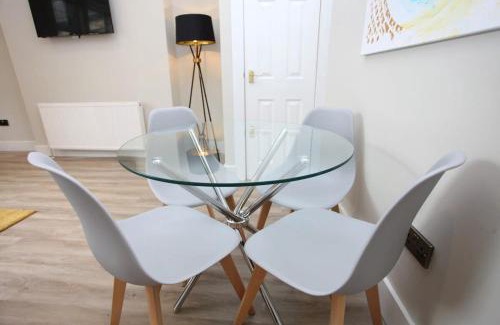 North West Apartamento | Three Bedroom Upper Flat in Jordanhill