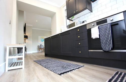 North West Apartamento | Three Bedroom Upper Flat in Jordanhill