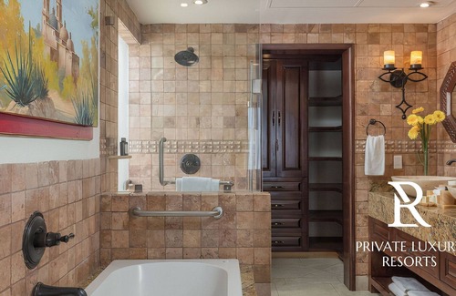 Los Cabos Complejo | Three Bedroom Villa- Hacienda Encantada Residences