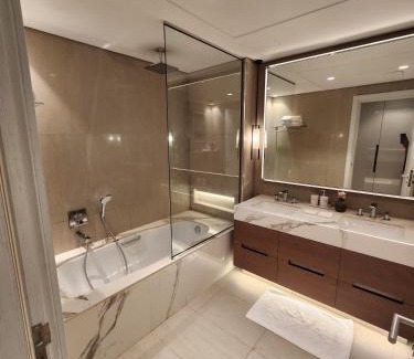 Al-Fujairah Complejo | Three Bedrooms Apartment at Address Residence Fujairah by Solo Realty
