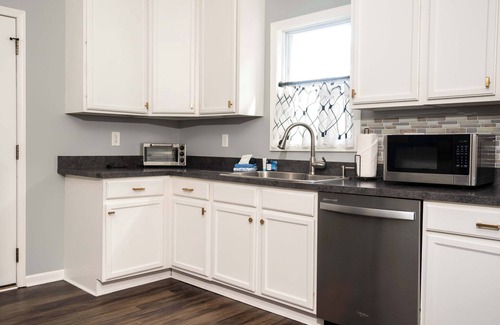 Lake Geneva Casa | Three Blocks from Paradise – Cozy Home for 8 Near Lake Geneva