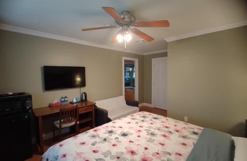 Burnaby Casa | Three Kittens Guesthouse
