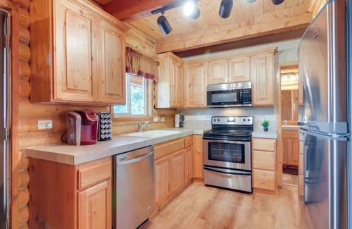 Meadow View Heights Cabina | Three level cabin with Hot Tub