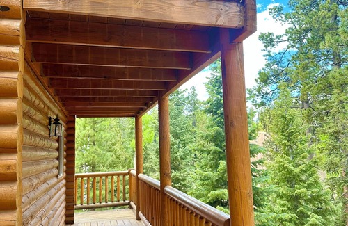Meadow View Heights Cabina | Three level cabin with Hot Tub