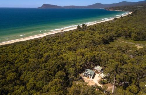 South Bruny Casa | Three Little Pigs Escape - Main and Cabin - OFF GRID property