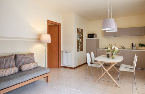 Roe Volciano Apartamento | Apartamento de tres habitaciones, 7 camas, jardín, garaje, Gardasee, wifi.