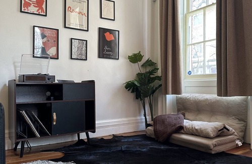 Troy Casa | Three Story Charm: Downtown Luxe