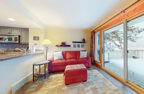 Park Meadows Casa | Three-story townhome with fireplace & decks - steps to shuttle & rec center
