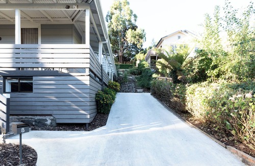 West Launceston Casa | Thrower Cottage: Gateway to the Cataract Gorge