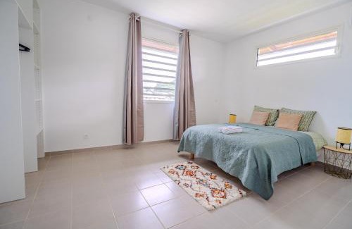 Remire Montjoly Apartamento | Ti'Paradis Rémire - 2 chambres - 5 min de la Plage - Wifi - Balcon - Adapté long séjour