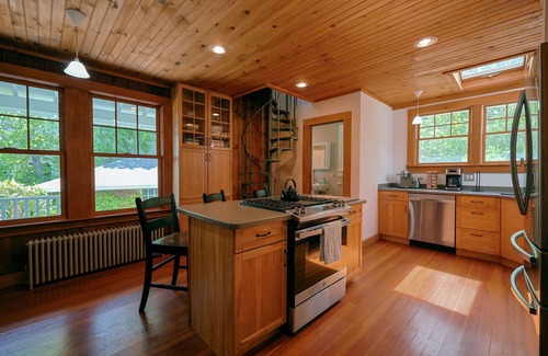 Gloucester Casa | Tidebend: River views and gracious comfort