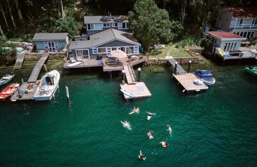 McCarrs Creek Casa | Tides Reach Boathouse water-access-only