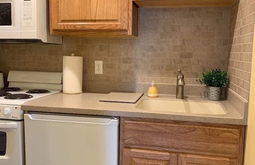 Mackinaw City Apartamento | Tiffany Alquiler de estudio Premier en el centro de la ciudad de Mackinaw