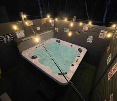 Swarland Villa | Tigers Wood - 2 bed hot tub lodge with free golf, NO BUGGY