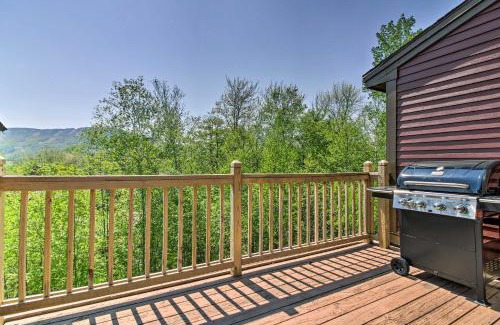 West Dover Casa | Timber Creek Townhome with 2 Decks and Mtn Views!