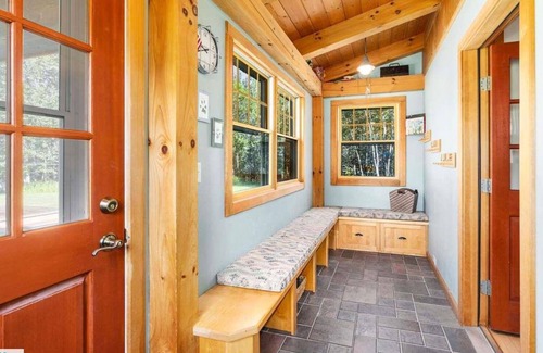 South Range Casa | Timber Frame House overlooking Lake Superior, 20 miles from downtown Duluth