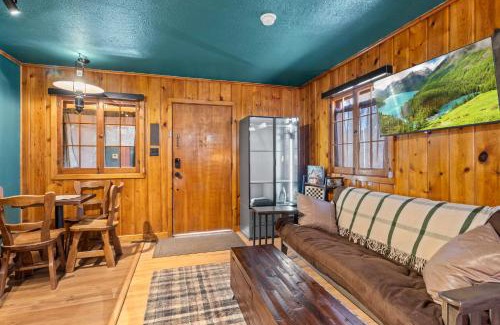 Colorado Springs Casa | Timber Lodge #26