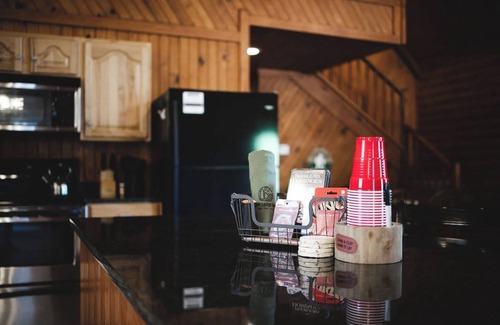 Amity Cabina | Timber Lodge Ranch - Bear Claw Cabin